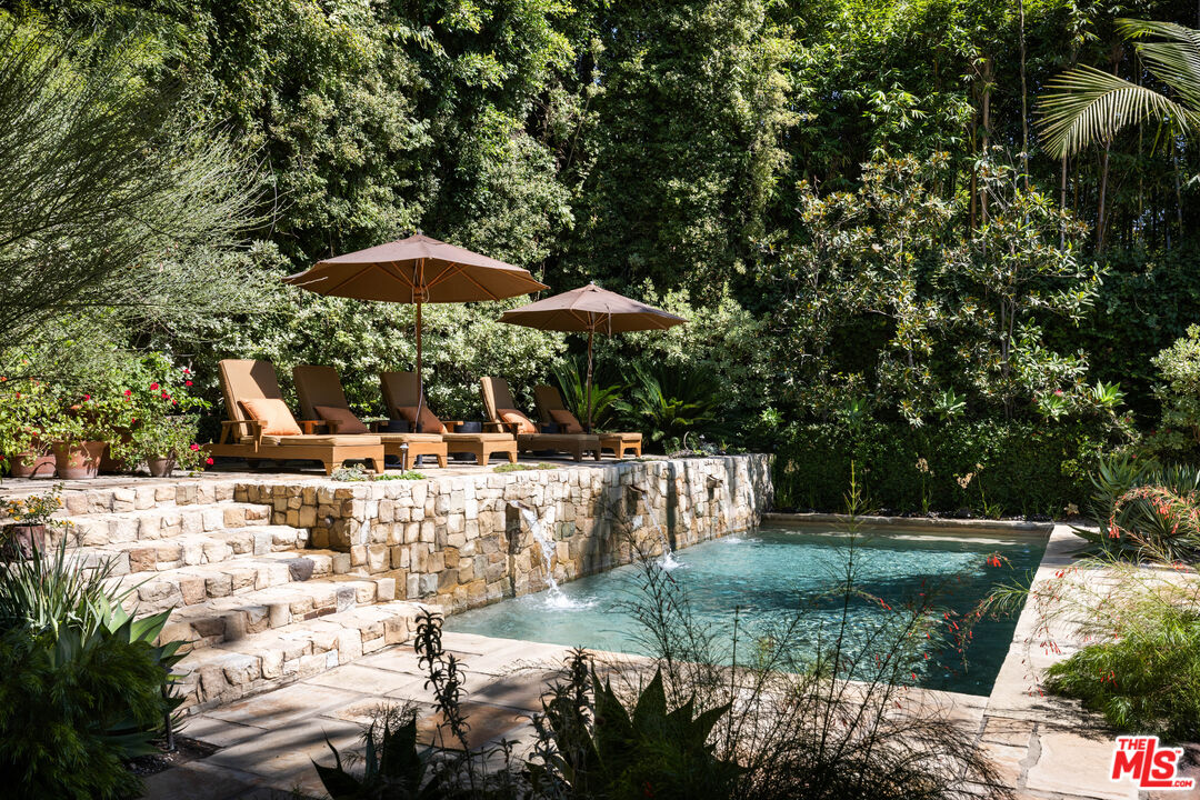 1168 N Doheny Dr