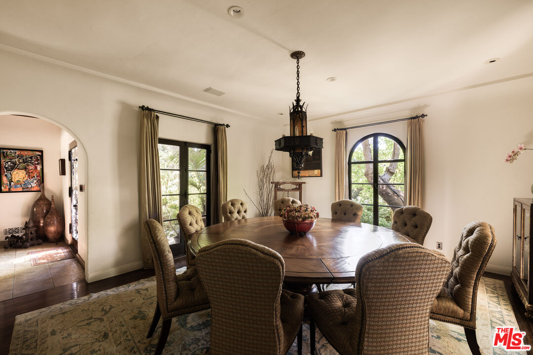 1168 N Doheny Dr