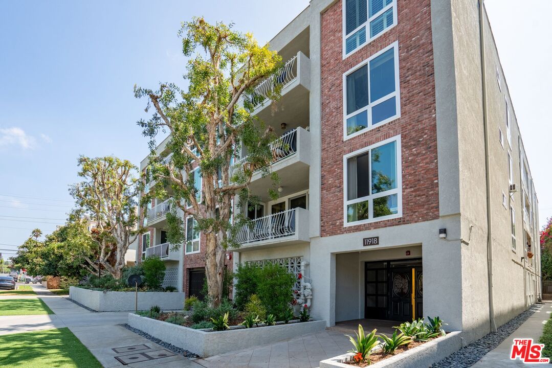 11918 Kiowa Ave Unit: 203