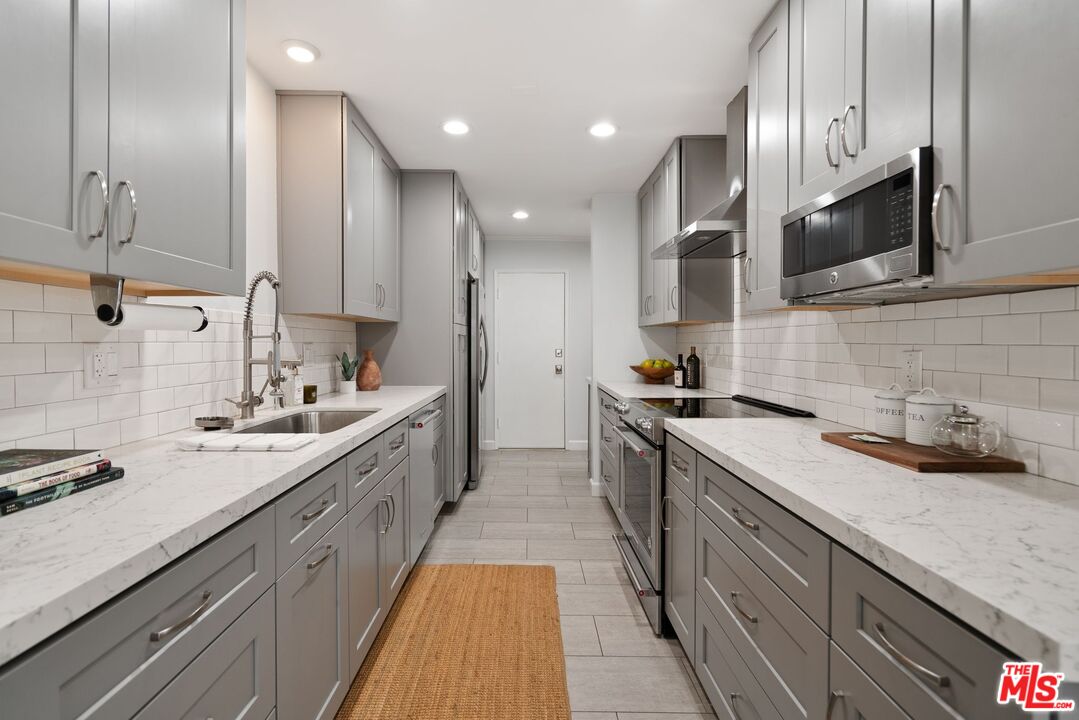 11918 Kiowa Ave Unit: 203