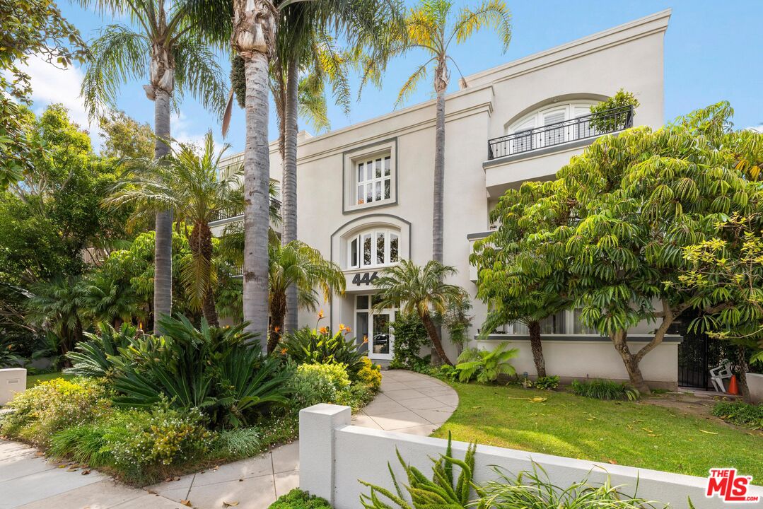 446 San Vicente Blvd Unit: 305
