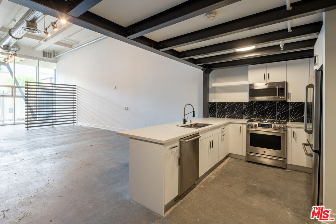 120 S Hewitt St Unit: 4