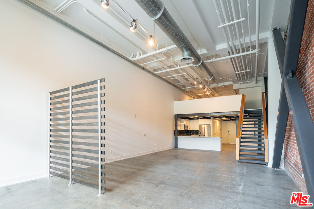 120 S Hewitt St Unit: 4