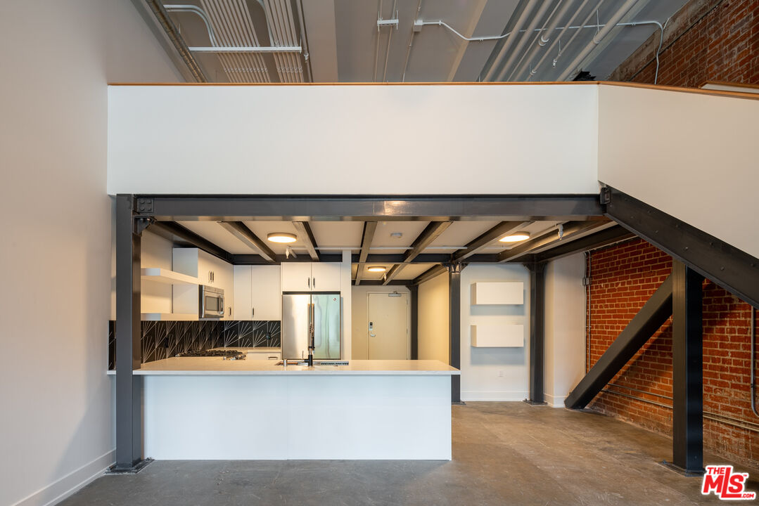 120 S Hewitt St Unit: 4