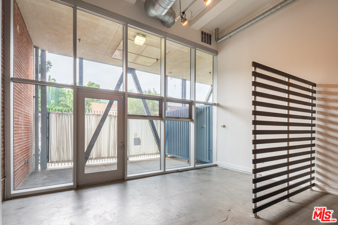 120 S Hewitt St Unit: 4