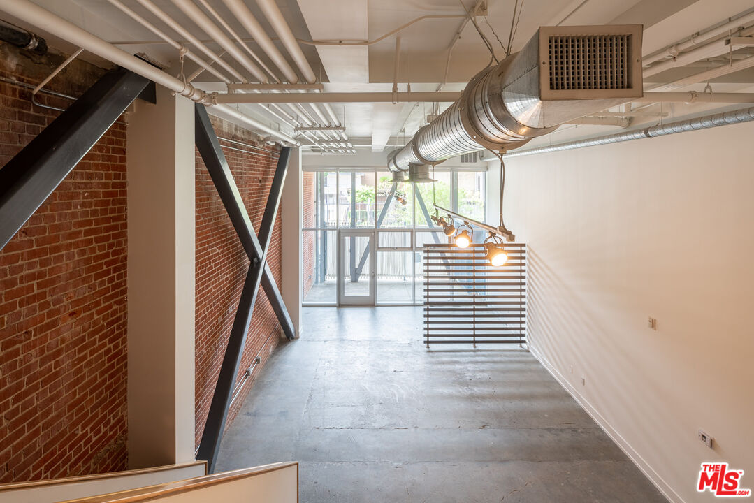 120 S Hewitt St Unit: 4