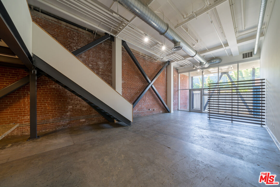 120 S Hewitt St Unit: 4