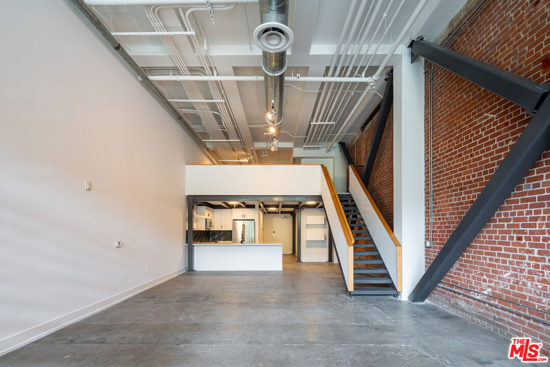 120 S Hewitt St Unit: 4