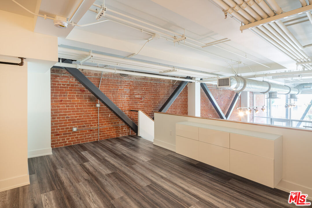 120 S Hewitt St Unit: 4