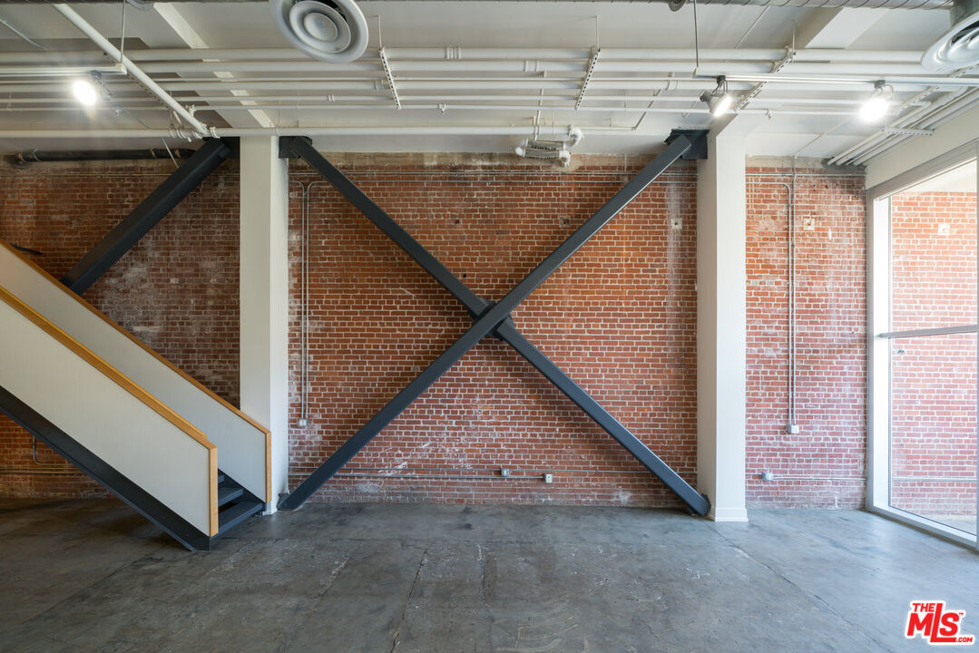 120 S Hewitt St Unit: 4