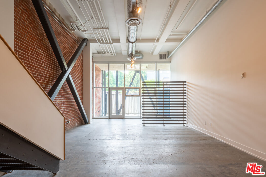 120 S Hewitt St Unit: 4