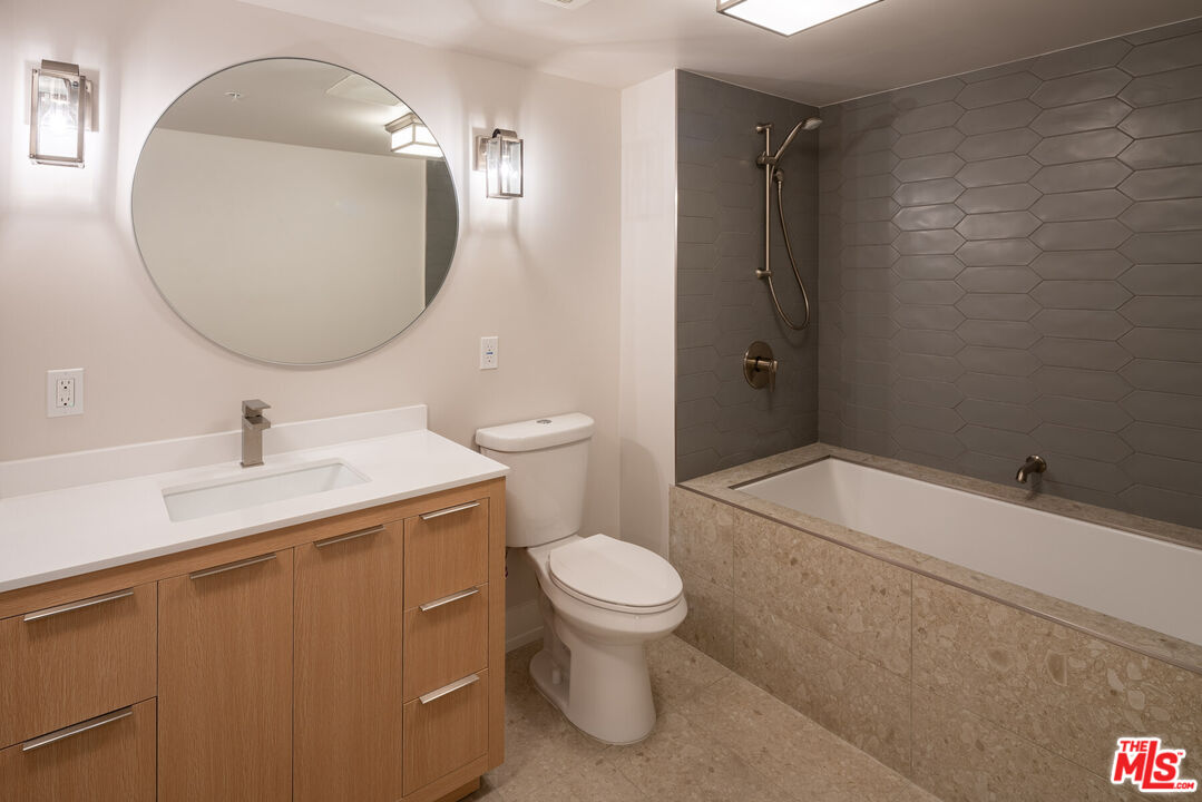 120 S Hewitt St Unit: 4