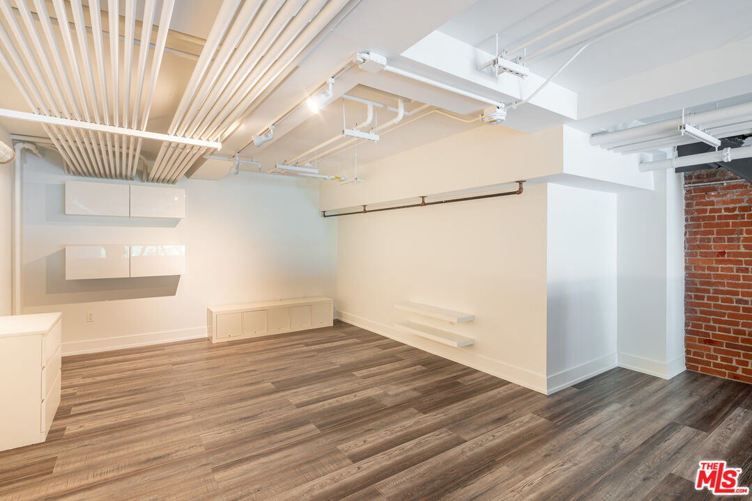 120 S Hewitt St Unit: 4