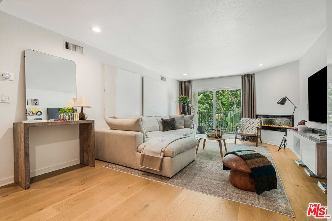 1230 Horn Ave Unit: 412