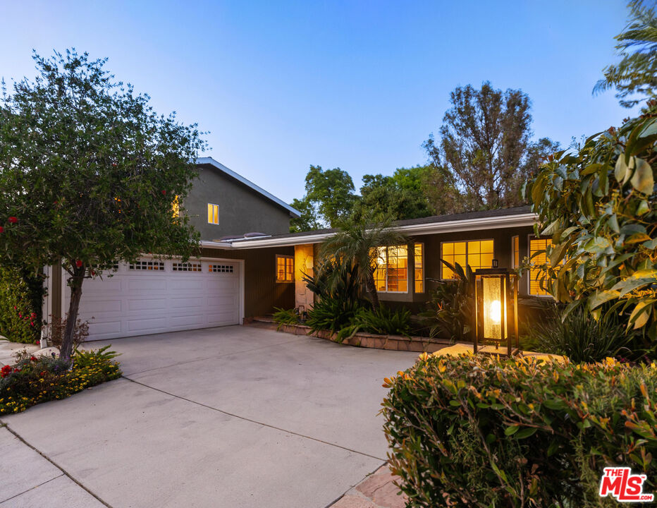 3634 Woodcliff Rd