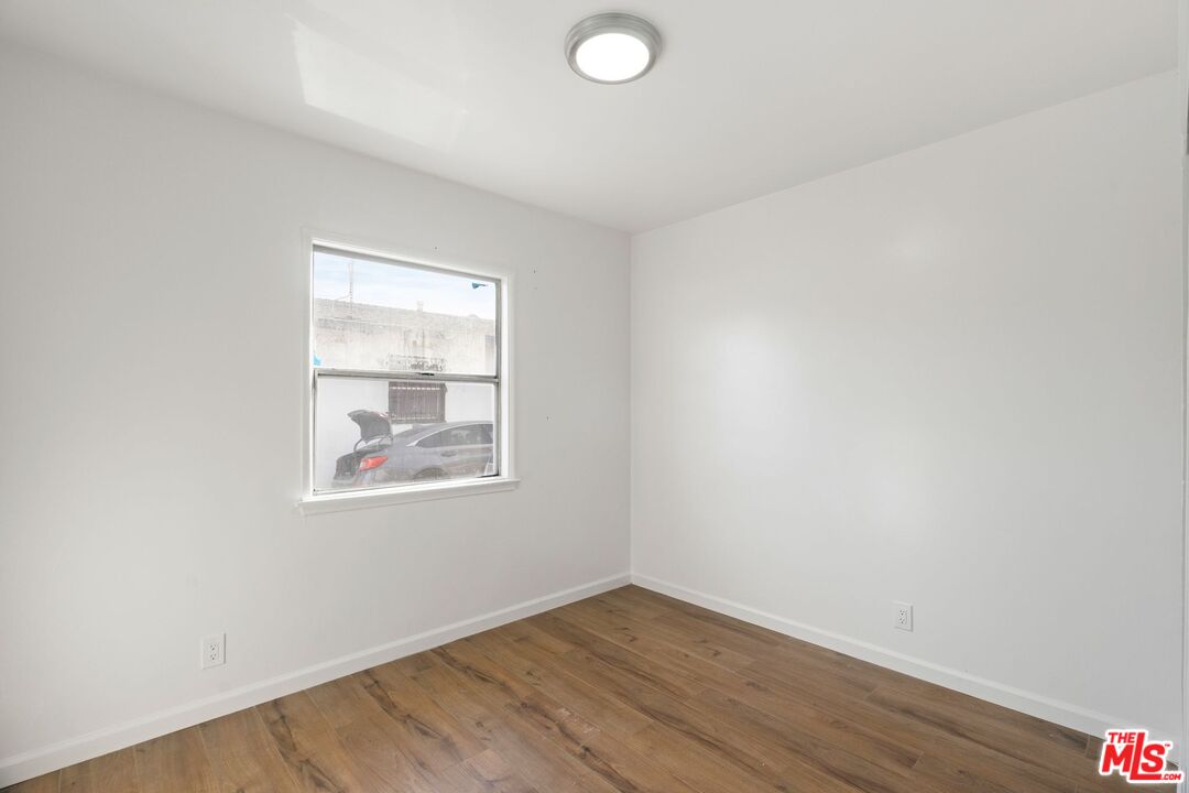 931 W Gage Ave