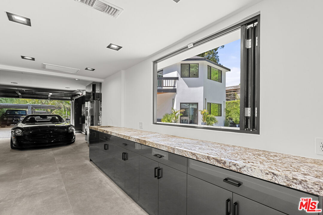 1750 N Beverly Glen Blvd