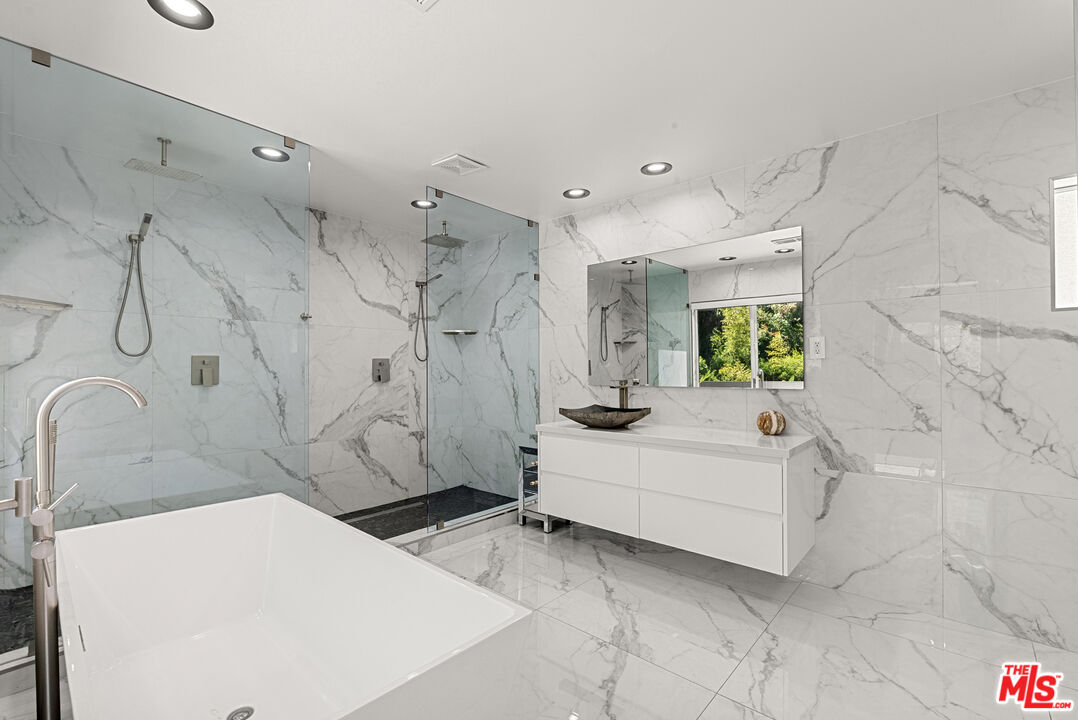 1750 N Beverly Glen Blvd