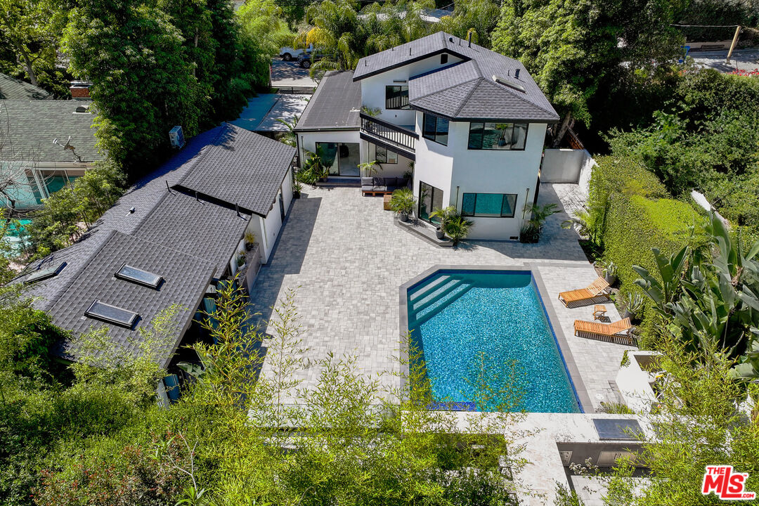 1750 N Beverly Glen Blvd