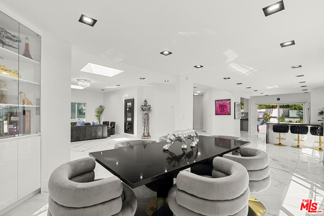 1750 N Beverly Glen Blvd