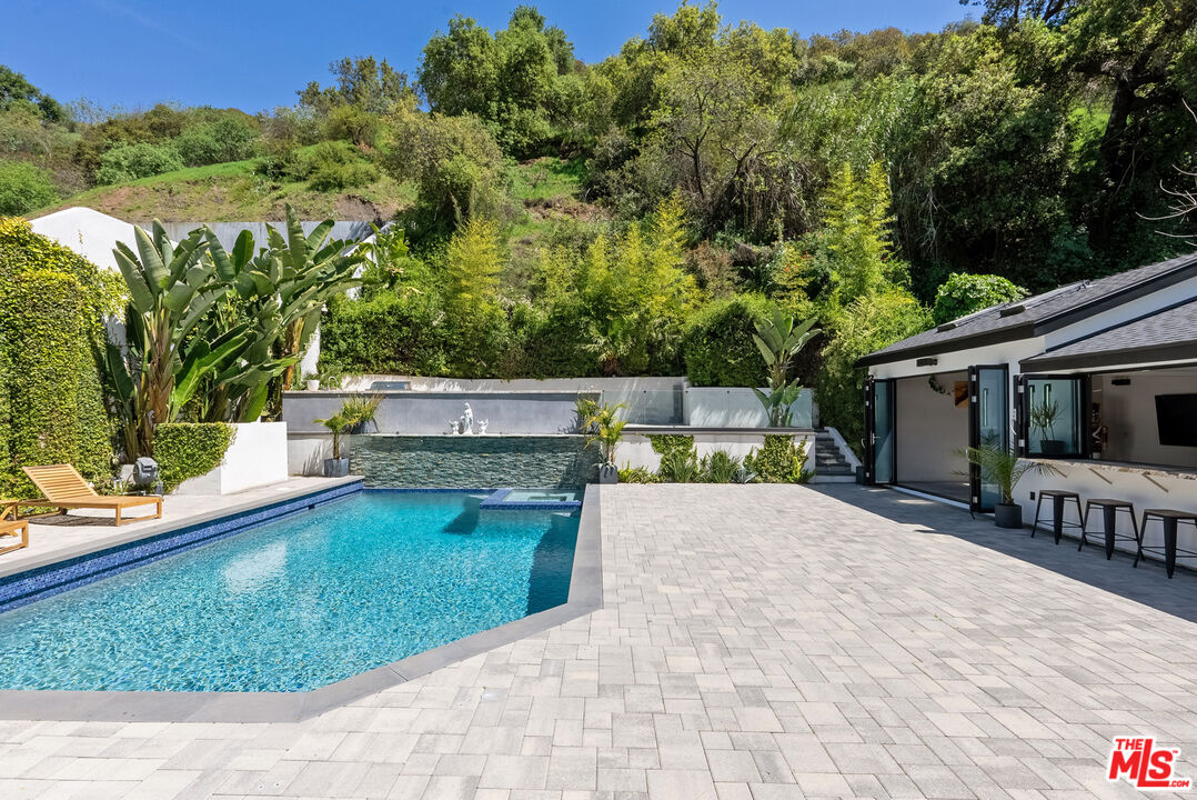 1750 N Beverly Glen Blvd