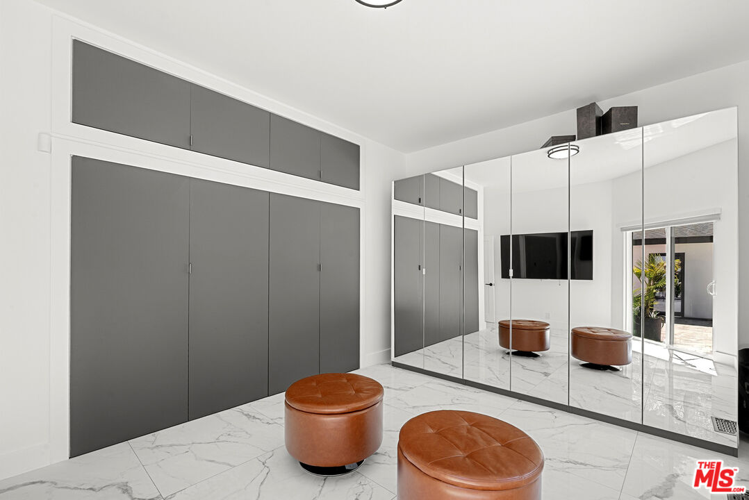 1750 N Beverly Glen Blvd