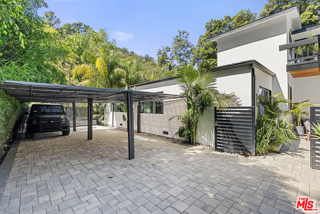 1750 N Beverly Glen Blvd