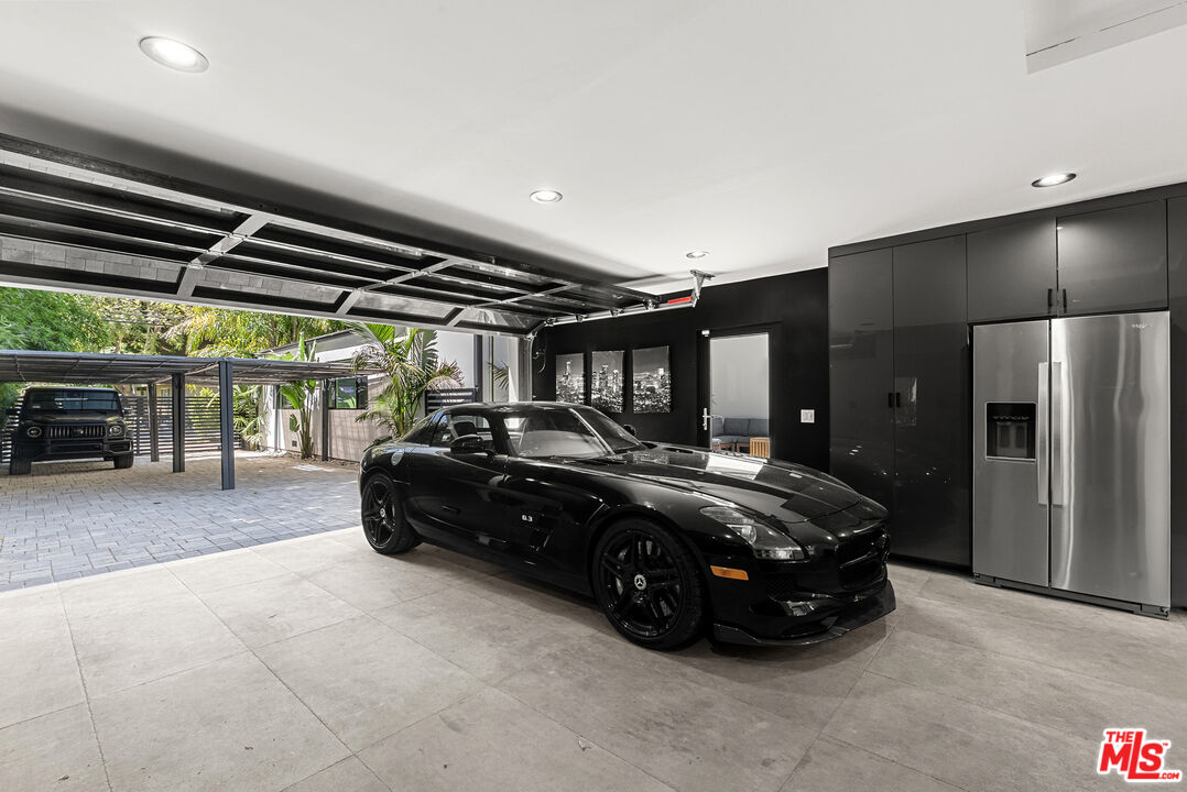 1750 N Beverly Glen Blvd