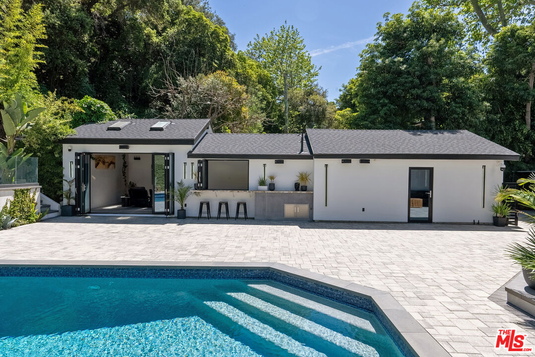 1750 N Beverly Glen Blvd