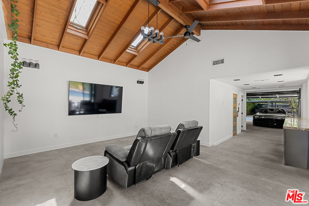 1750 N Beverly Glen Blvd