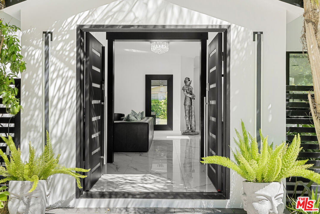 1750 N Beverly Glen Blvd