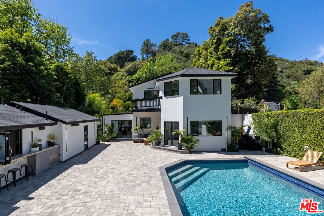 1750 N Beverly Glen Blvd