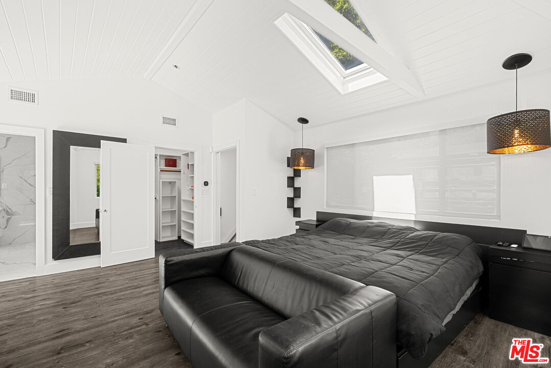 1750 N Beverly Glen Blvd