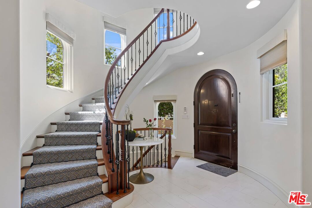 300 N Dianthus St