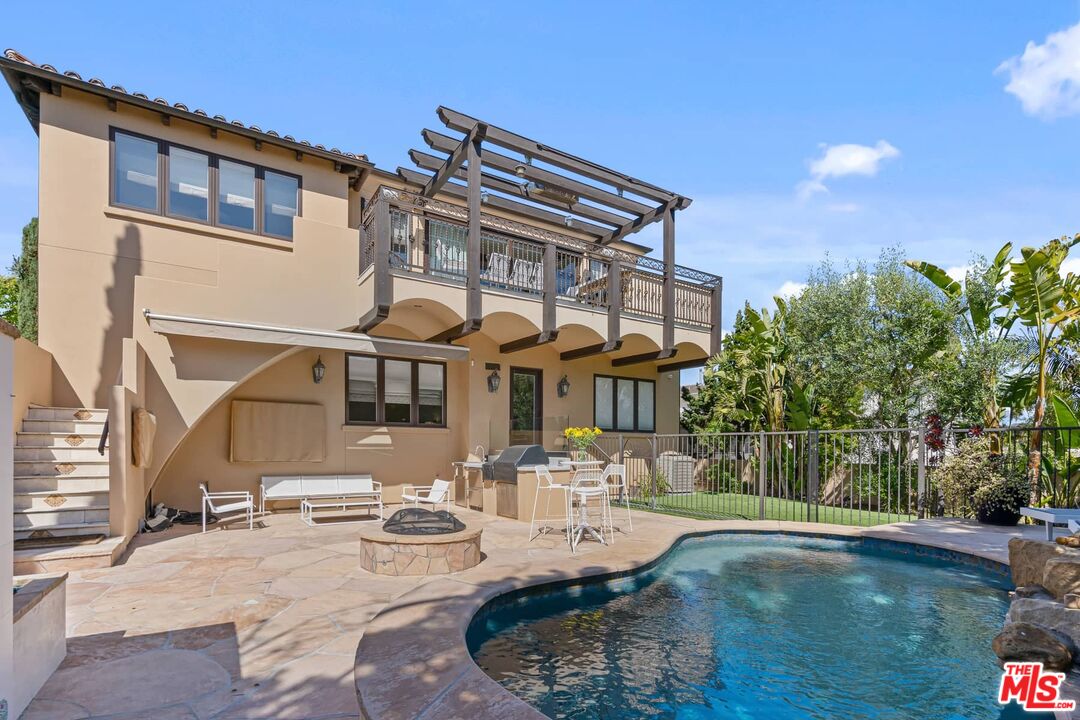 300 N Dianthus St