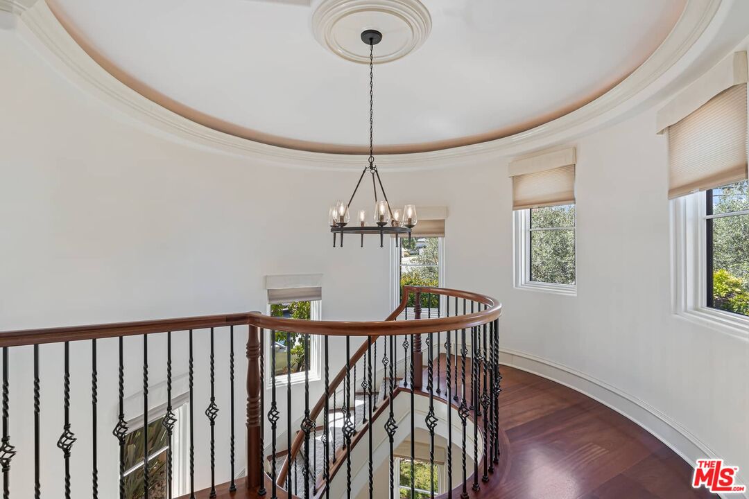 300 N Dianthus St