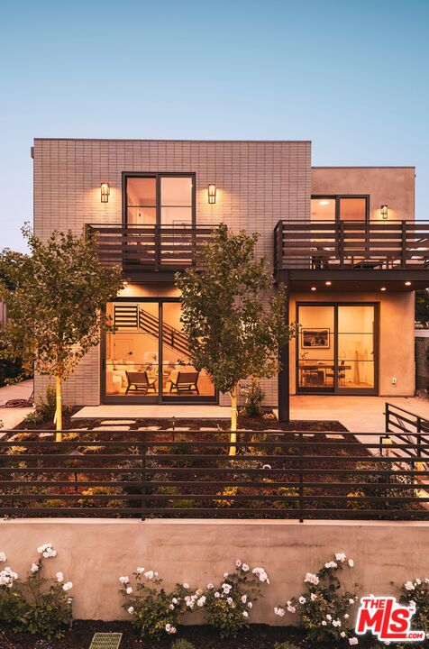 2114 Pier Ave