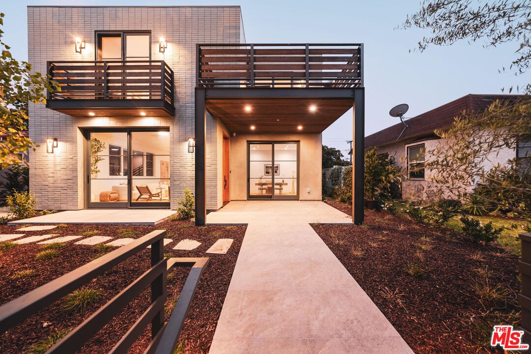 2114 Pier Ave