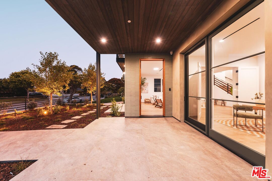 2114 Pier Ave