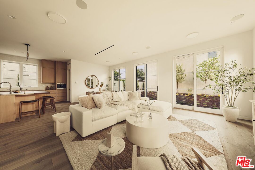 2114 Pier Ave