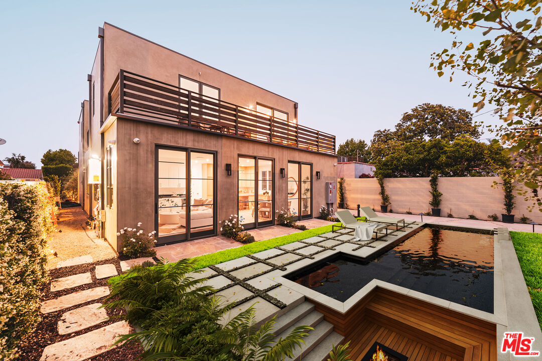 2114 Pier Ave