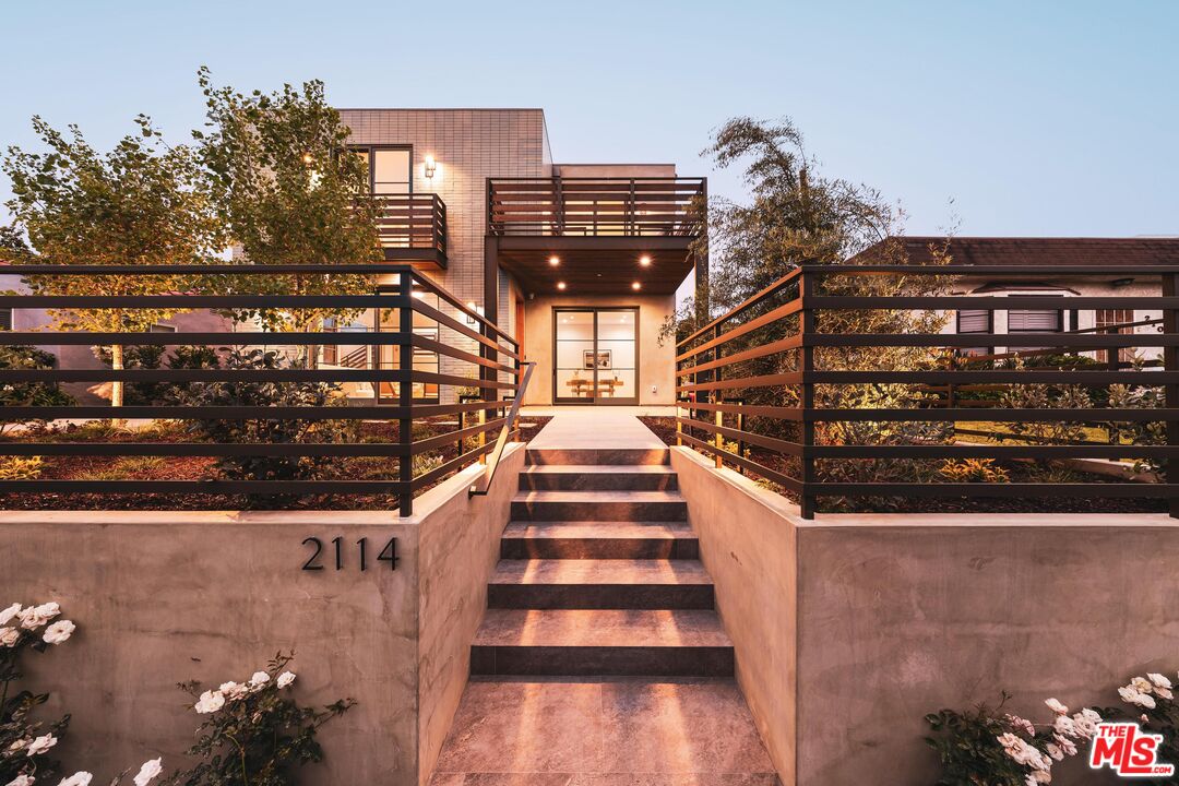 2114 Pier Ave