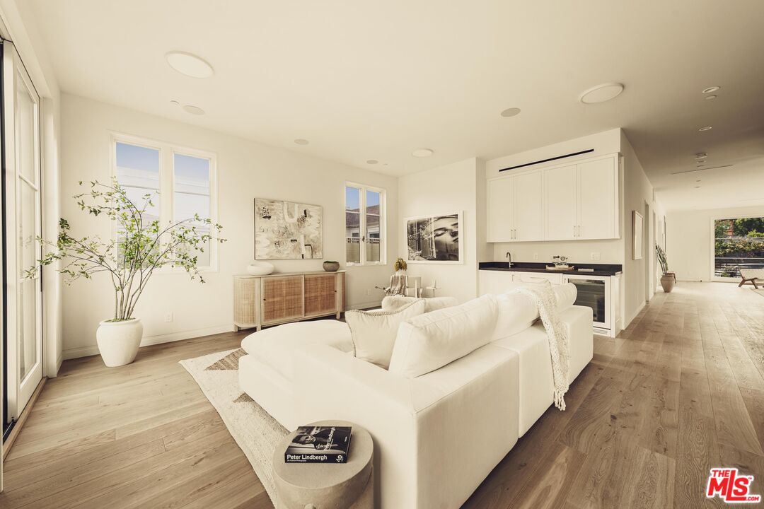 2114 Pier Ave