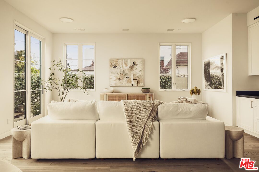 2114 Pier Ave