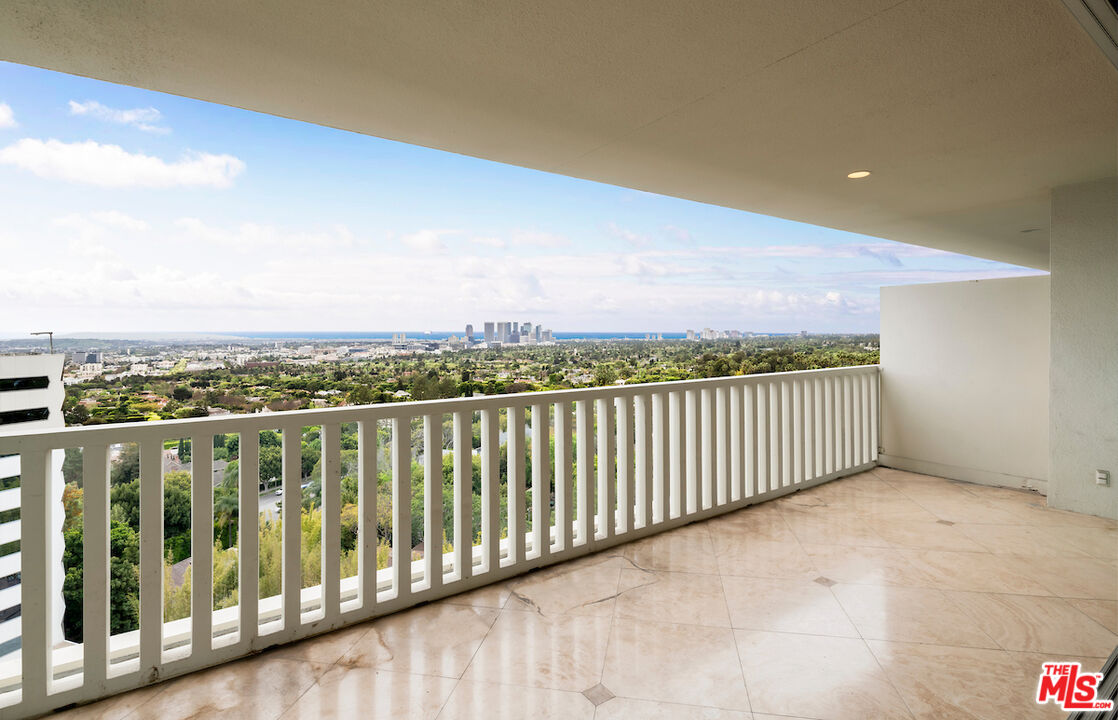 9255 Doheny Rd Unit: 1104