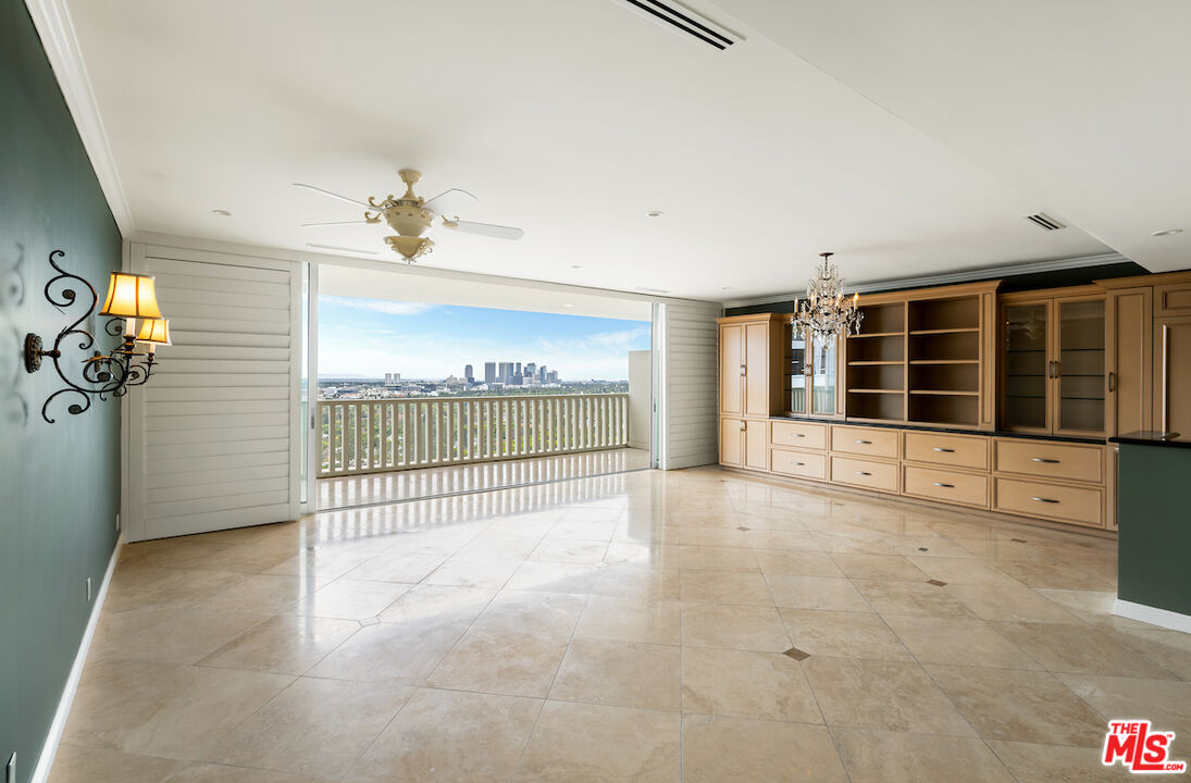 9255 Doheny Rd Unit: 1104