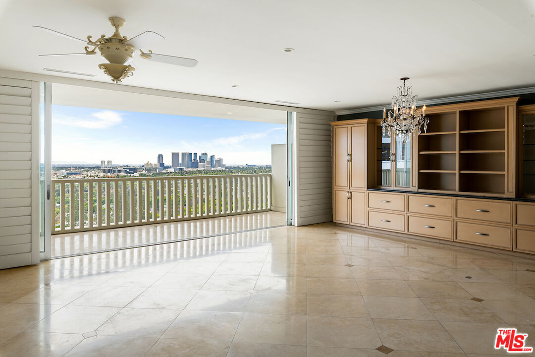 9255 Doheny Rd Unit: 1104