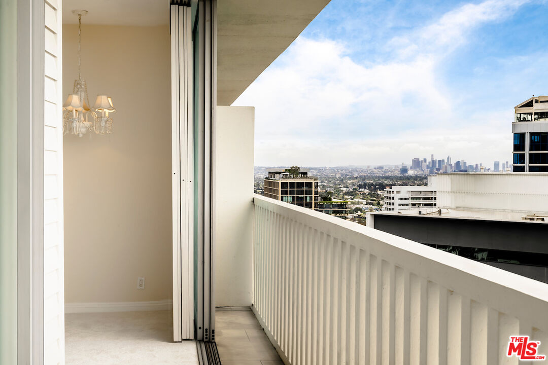 9255 Doheny Rd Unit: 1104