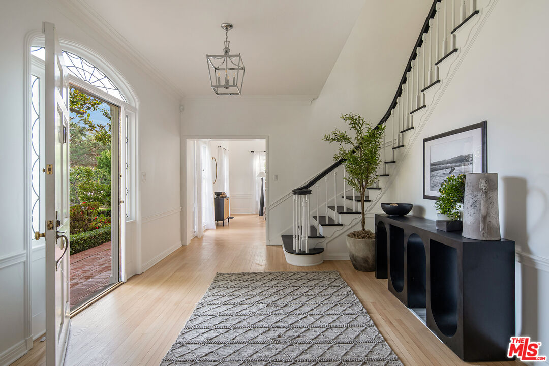 625 N Sierra Dr