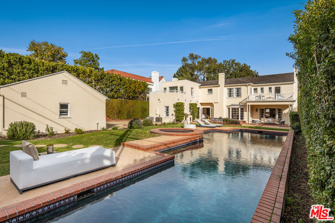 625 N Sierra Dr